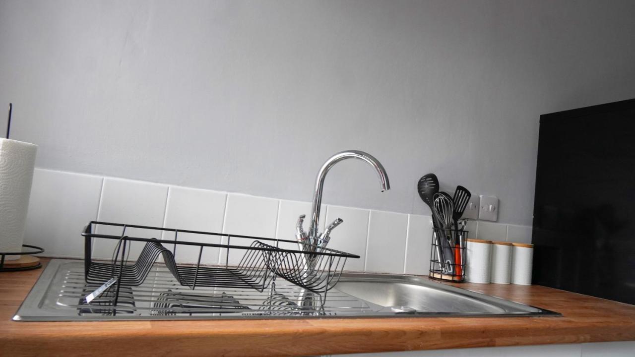 Portobello House - Four Bedroom House Perfect For Contractors - Sleeps 6 - Free Parking Wolverhampton Eksteriør bilde