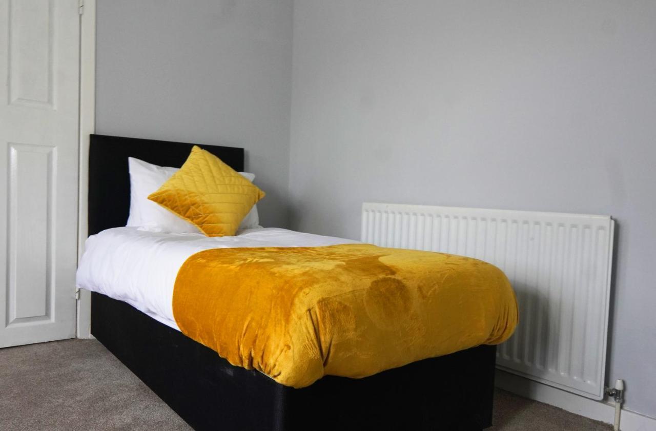 Portobello House - Four Bedroom House Perfect For Contractors - Sleeps 6 - Free Parking Wolverhampton Eksteriør bilde