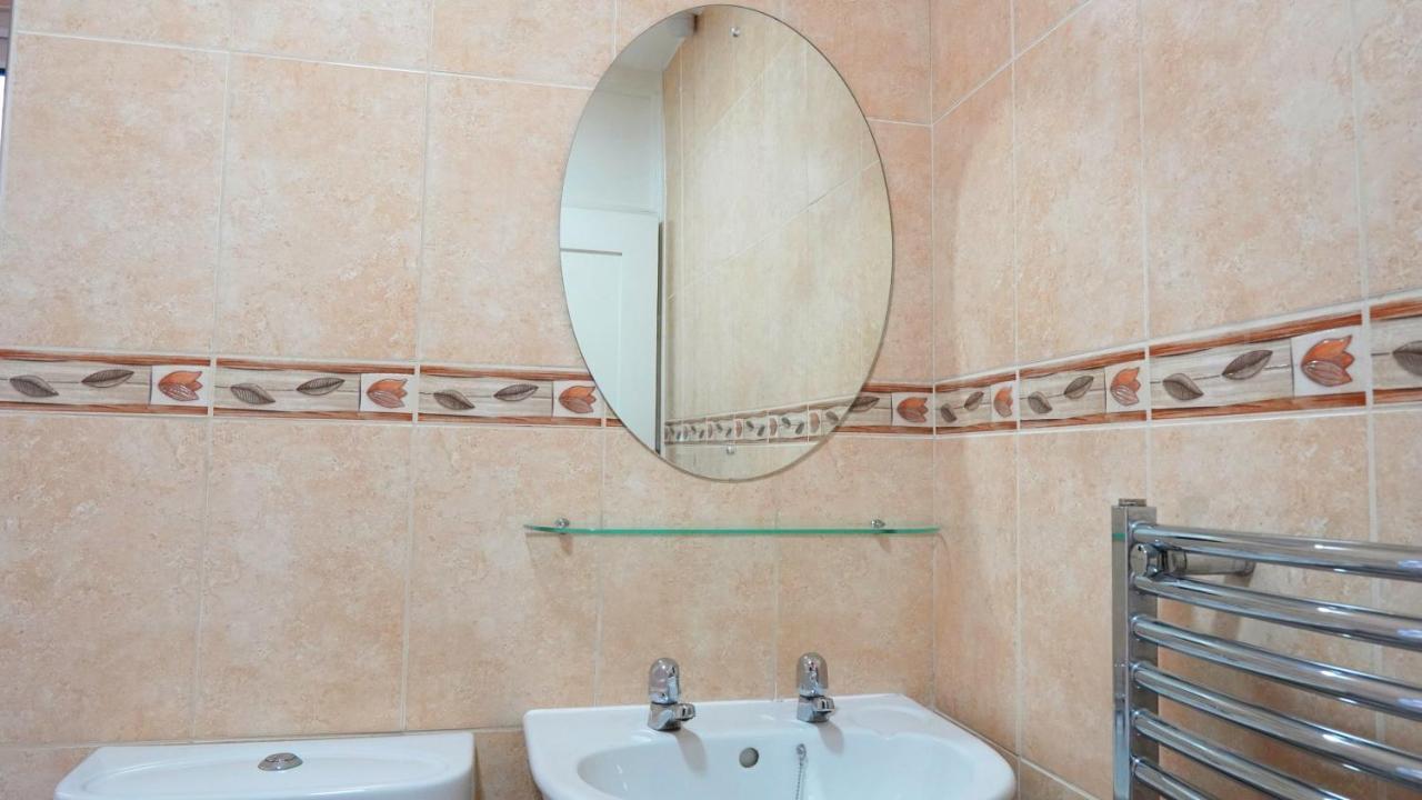 Portobello House - Four Bedroom House Perfect For Contractors - Sleeps 6 - Free Parking Wolverhampton Eksteriør bilde