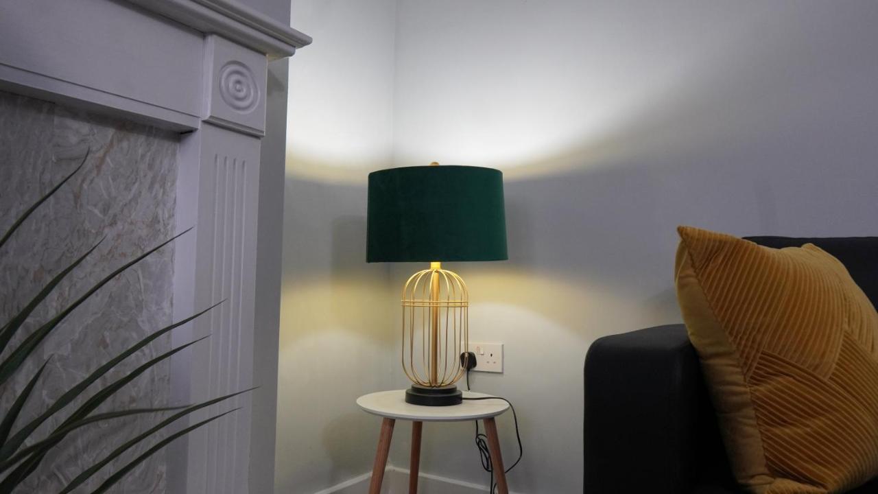 Portobello House - Four Bedroom House Perfect For Contractors - Sleeps 6 - Free Parking Wolverhampton Eksteriør bilde