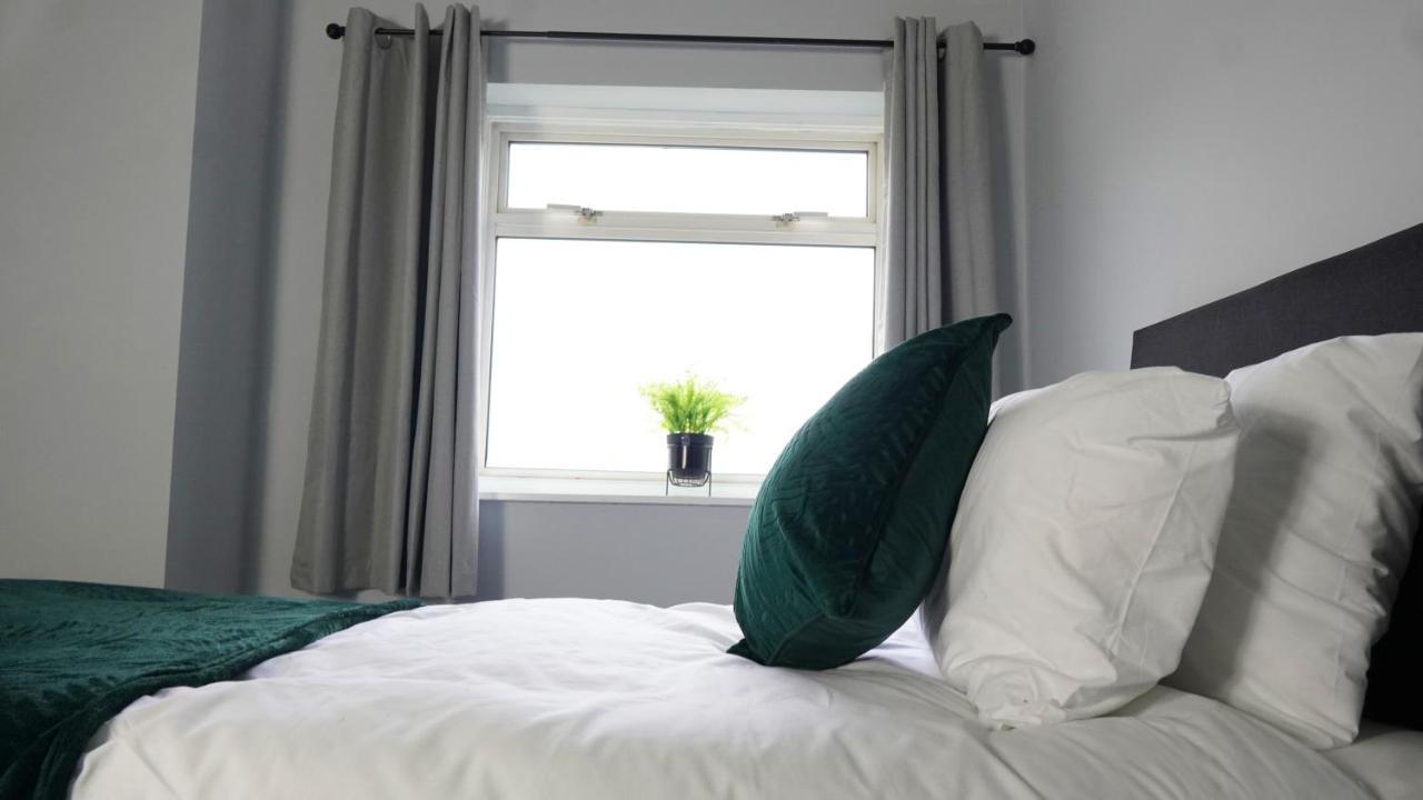 Portobello House - Four Bedroom House Perfect For Contractors - Sleeps 6 - Free Parking Wolverhampton Eksteriør bilde
