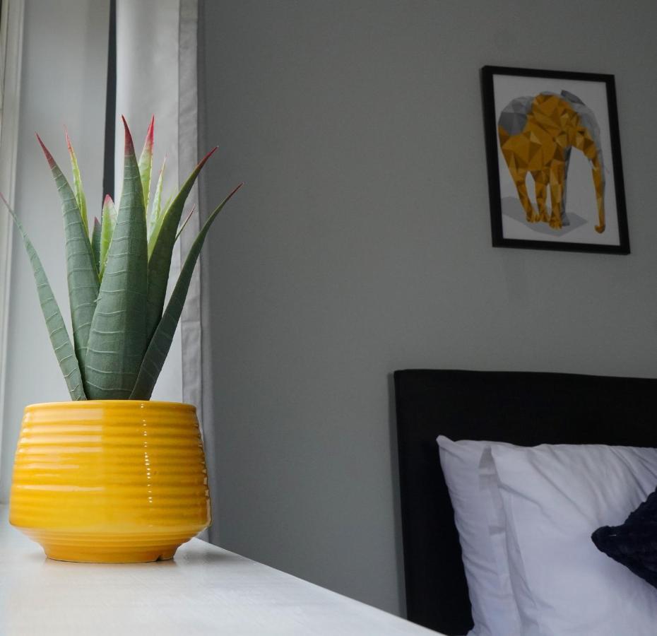 Portobello House - Four Bedroom House Perfect For Contractors - Sleeps 6 - Free Parking Wolverhampton Eksteriør bilde