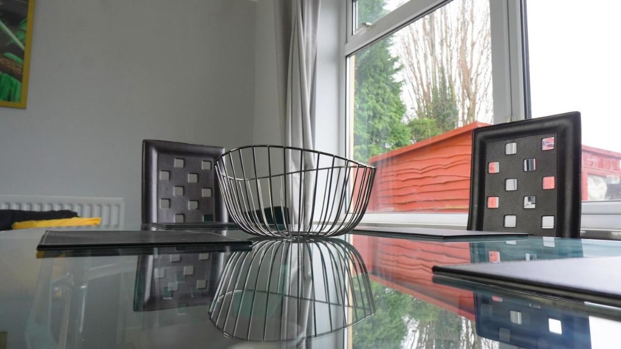 Portobello House - Four Bedroom House Perfect For Contractors - Sleeps 6 - Free Parking Wolverhampton Eksteriør bilde