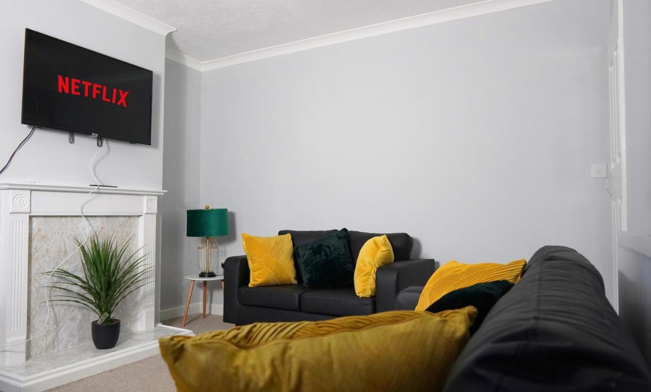 Portobello House - Four Bedroom House Perfect For Contractors - Sleeps 6 - Free Parking Wolverhampton Eksteriør bilde