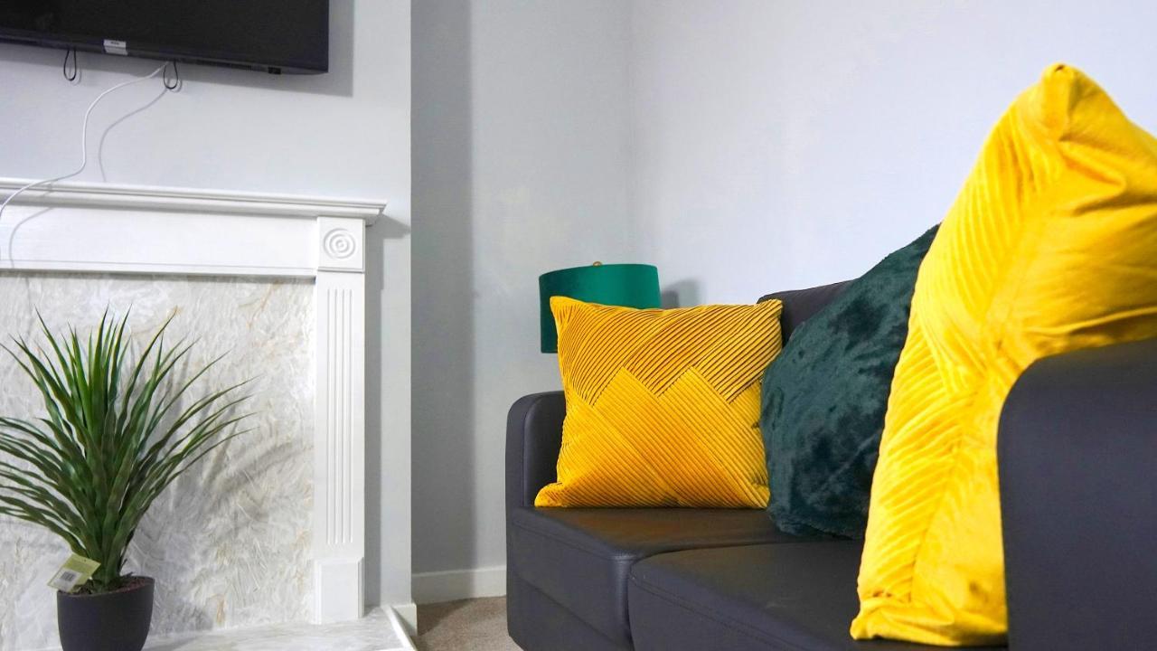 Portobello House - Four Bedroom House Perfect For Contractors - Sleeps 6 - Free Parking Wolverhampton Eksteriør bilde