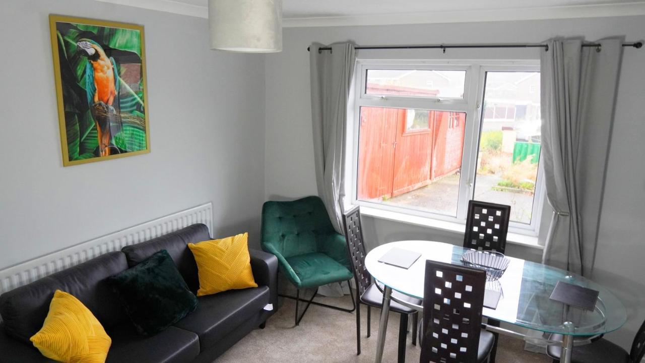 Portobello House - Four Bedroom House Perfect For Contractors - Sleeps 6 - Free Parking Wolverhampton Eksteriør bilde