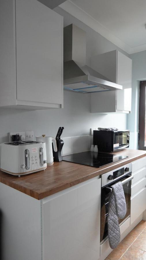 Portobello House - Four Bedroom House Perfect For Contractors - Sleeps 6 - Free Parking Wolverhampton Eksteriør bilde